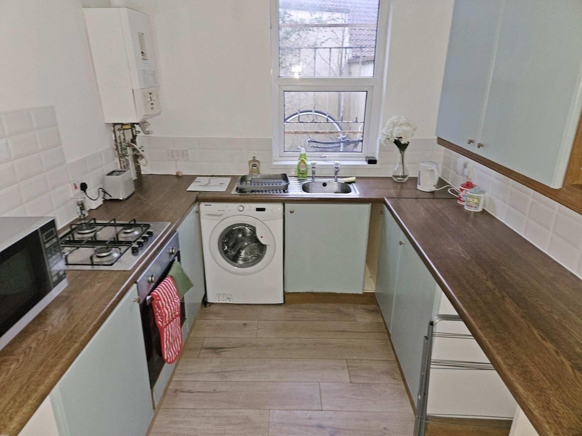 Self-contained 1br Flat With Free Parking & Wifi Holiday home