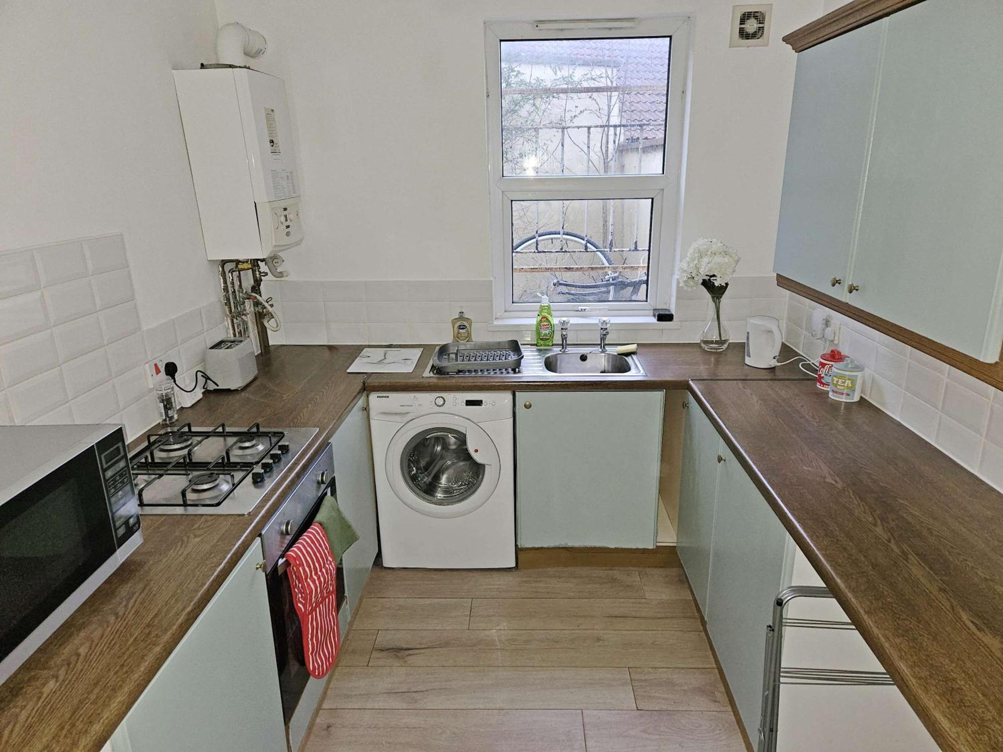 Holiday home Self-contained 1br Flat With Free Parking & Wifi